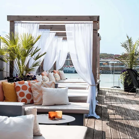 Radisson Blu Riverside Hotel 4*