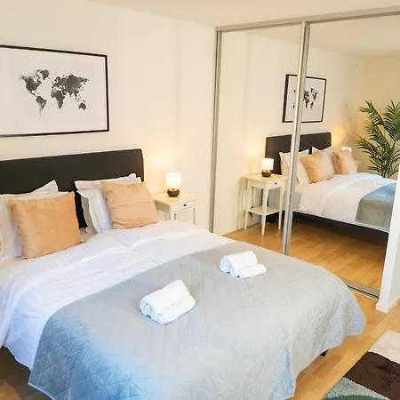 Earth-toned Studio, Near Haga & Jaerntorget * Gothenburg