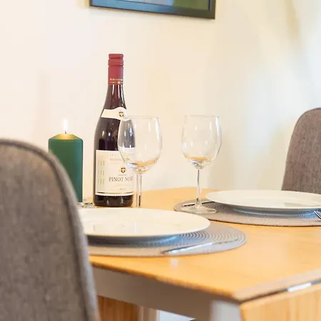 Earth-toned Studio, Near Haga & Jaerntorget Gothenburg