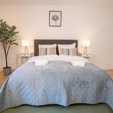 Calm Linne With Feel, Steps From Haga *