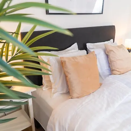 Apartament Earth-toned Studio, Near Haga & Jaerntorget *