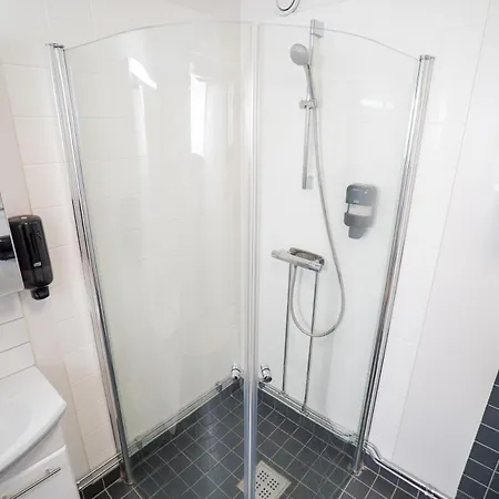 Prime Location, Spacious 아파트