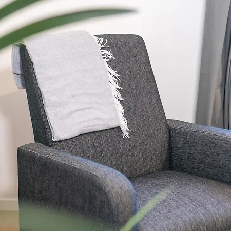 Prime Location, Spacious דירה