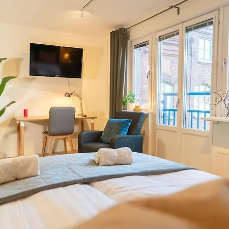 Earth-toned Studio, Near Haga & Jaerntorget * Gothenburg