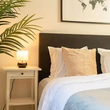 Earth-toned Studio, Near Haga & Jaerntorget Apartament