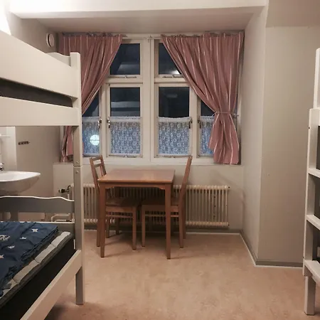 司提阁博格司丽登stf旅馆 旅馆 *