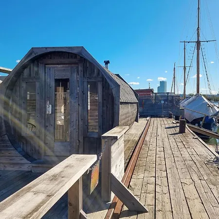 Hotel en barco Ship In With Sauna 4*