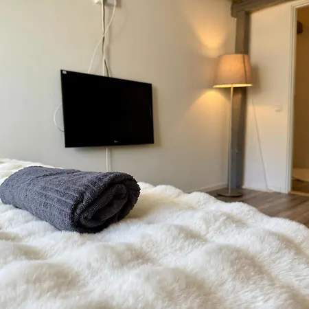 Villa Worker & Families Dream In The Heart Of *