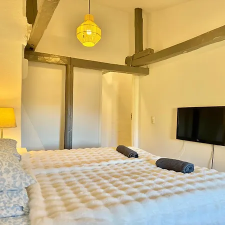 Worker & Families Dream In The Heart Of Villa