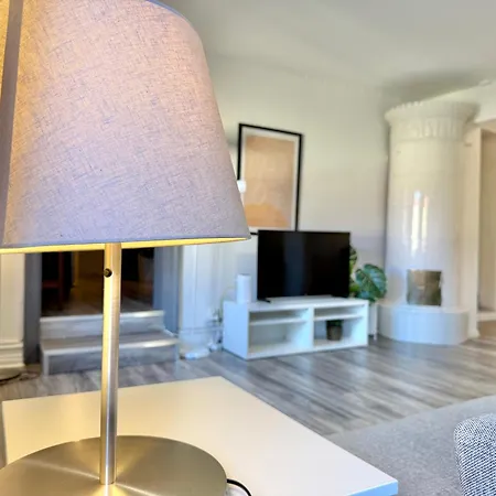 Villa Worker & Families Dream In The Heart Of *