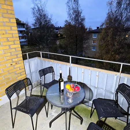 Bright 3-bedroom With Balcony شقة *