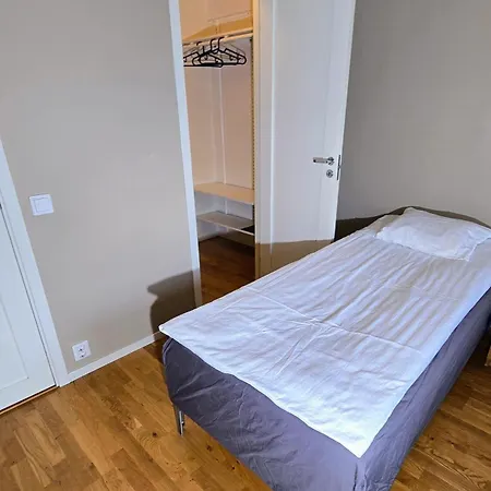 Bright 3-bedroom With Balcony *