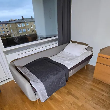 Bright 3-bedroom With Balcony Гётеборг