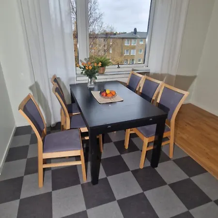 Bright 3-bedroom With Balcony شقة *