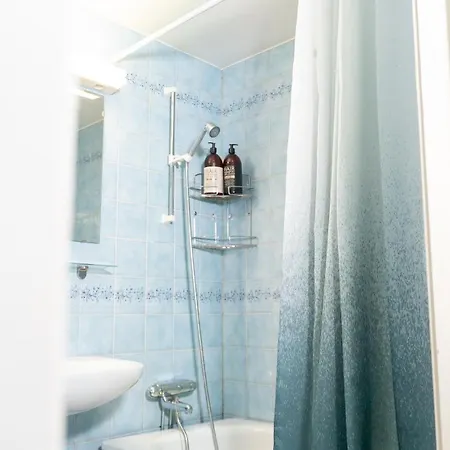 Apartment Chic 1br Center Sleeps 4 Braemaregarden