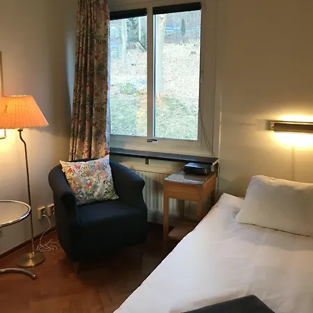 Ewa & Maude Hotel 2*