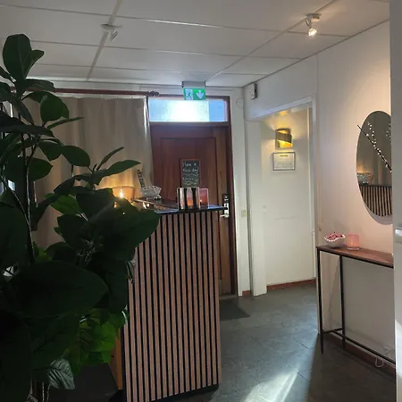 Ewa & Maude Hotel