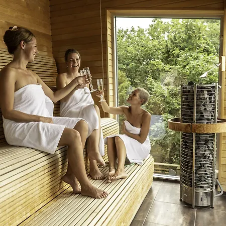 Treetop Hangout & 3* Gothenburg