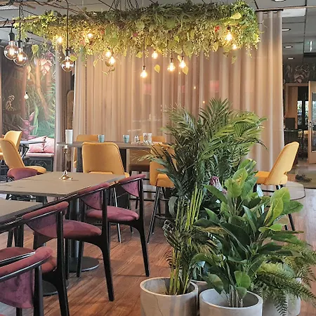 Ξενοδοχείο Treetop Hangout & 3*