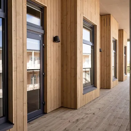 Waterfront Отель 4*