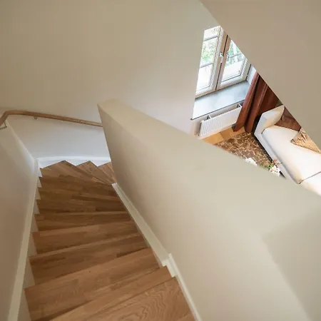 Live And Ekmanska Apartahotel