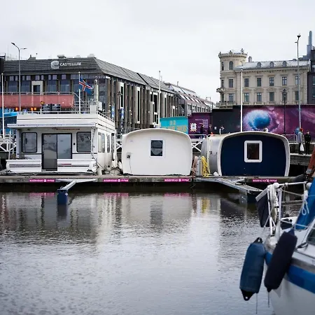 Unique Houseboat Experience In Hébergement de vacances *