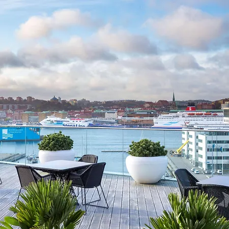 מלון Radisson Blu Riverside 4*