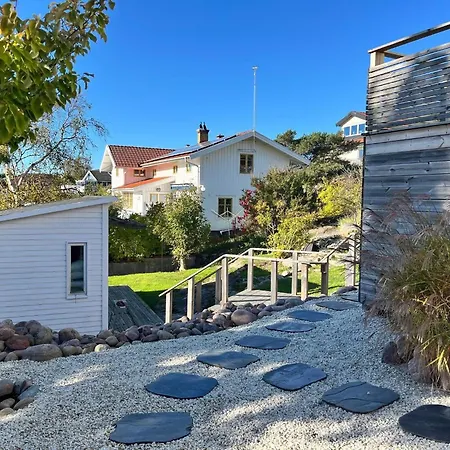 Seaside House In Sandvik With Pool 哥德堡