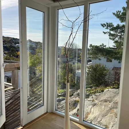 펜션 Seaside House In Sandvik With Pool