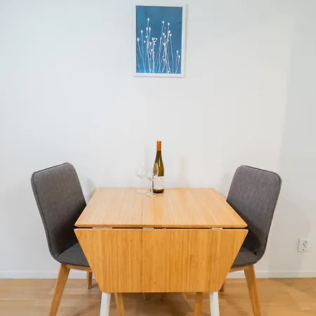 Warm Modern In The Heart Of Linne & Haga Apartman