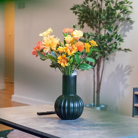 Large 2br - Scandinavian Design - Balcony