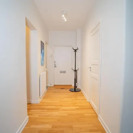 Daire Large 2br - Scandinavian Design - Balcony Göteborg