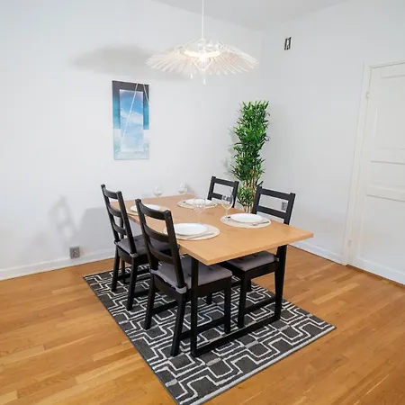 Large 2br - Scandinavian Design - Balcony Daire