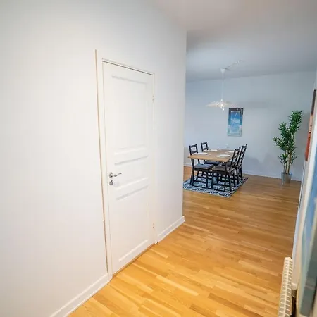 شقة Large 2br - Scandinavian Design - Balcony غوتنبرغ