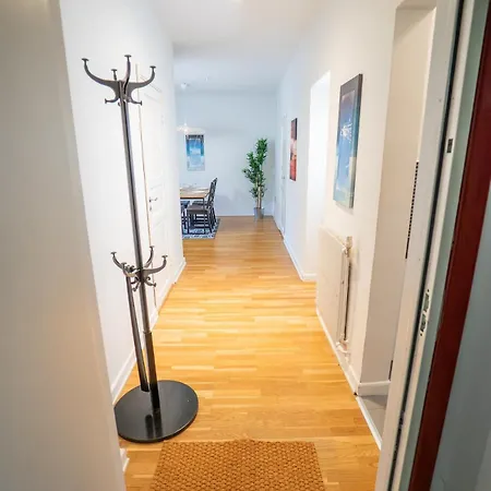 Large 2br - Scandinavian Design - Balcony *