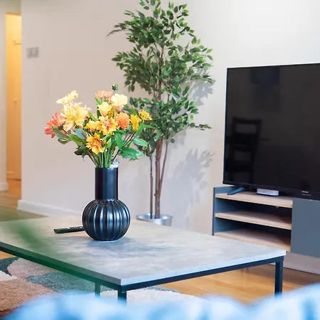 Large 2br - Scandinavian Design - Balcony *