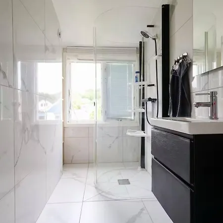 Family & Worker In Goeteborg * Gunnilse