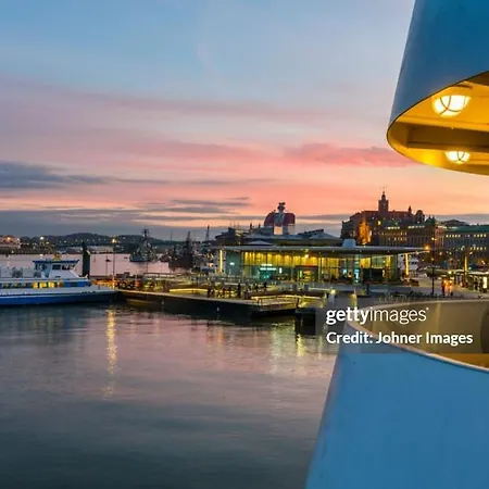 One Large With 3 Single Beds Πανσιόν