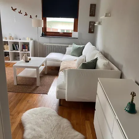 דירה Cozy Apartment, Located Only 10min From The