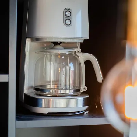 Floor With Rooftop, 1br In Great Location *