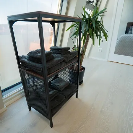 Floor With Rooftop, 1br In Great Location Göteborg