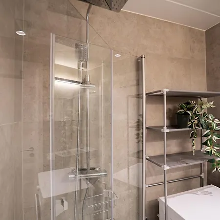 Floor With Rooftop, 1br In Great Location