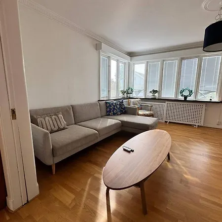 Family & Worker In Гётеборг