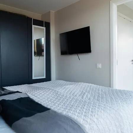 Floor With Rooftop, 1br In Great Location