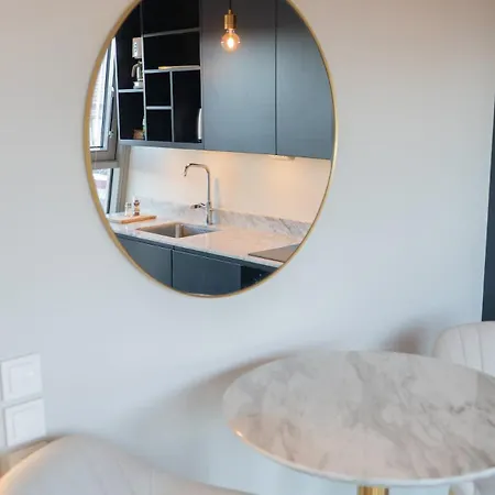 Lägenhet Floor With Rooftop, 1br In Great Location *