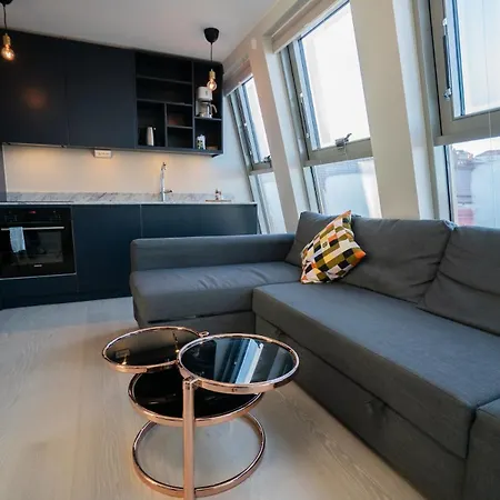 Floor With Rooftop, 1br In Great Location