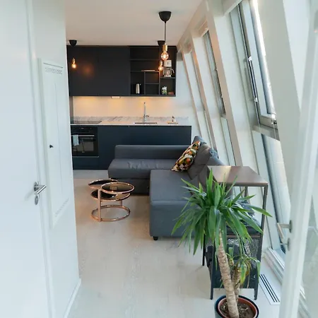 Floor With Rooftop, 1br In Great Location