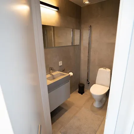 Lägenhet Floor With Rooftop, 1br In Great Location *