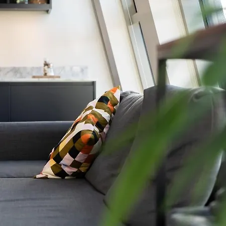 Floor With Rooftop, 1br In Great Location *