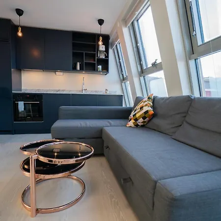 Lägenhet Floor With Rooftop, 1br In Great Location *